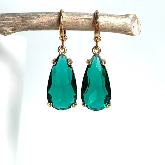 Emerald Glass single drop prong set stone Earrings ~NWT - Picture 7 of 10